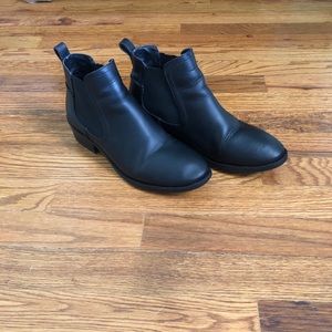 Steve Madden leather Chelsea Boot